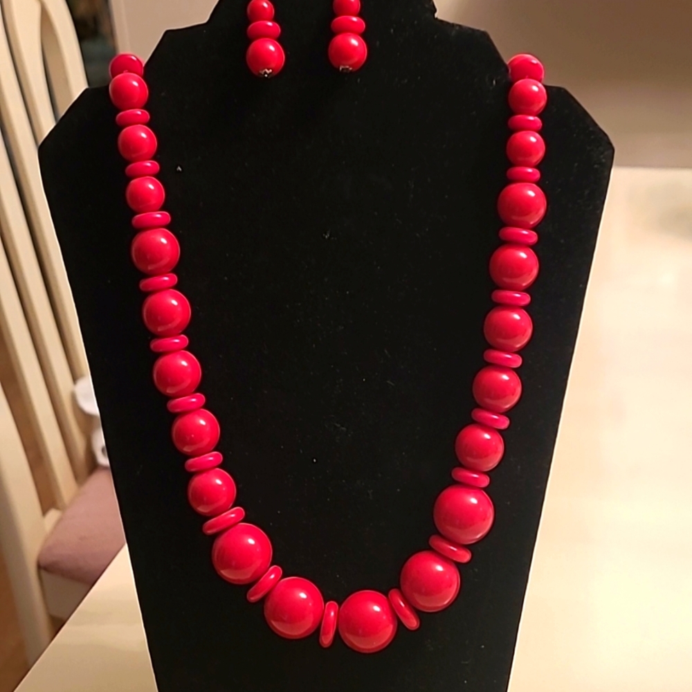 Long Red Beaded Necklace with Earrings The Perfect Holiday Accessory!!